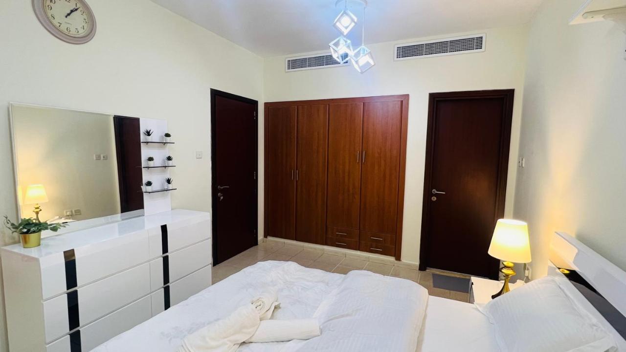 Newly Furnished Cozy One Bed Room Apartment 2 Bathroom City View Dubai Exterior photo
